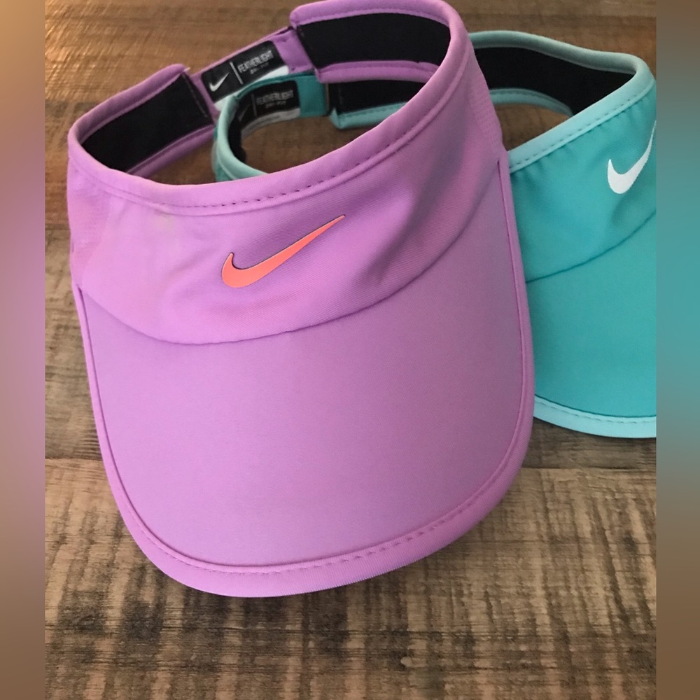 2 Nike featherlight visors used, in great condition.